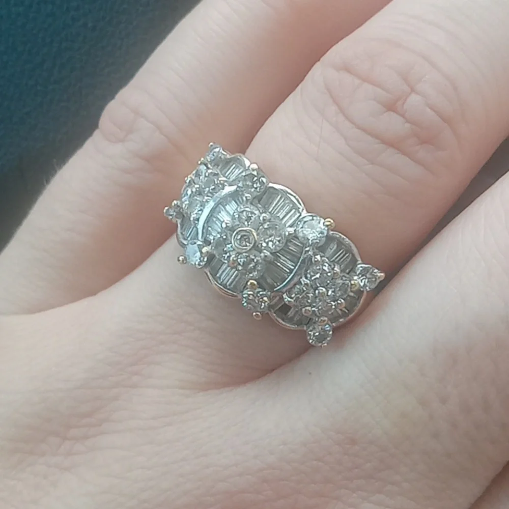 18kt diamond gold ring (750) sz 6.5 - Picture 2 of 6